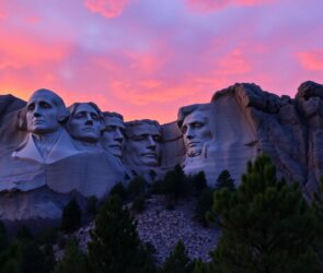 best time to visit mt rushmore