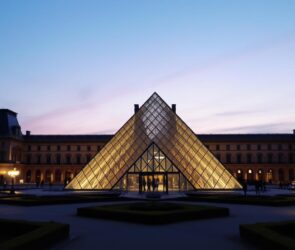 best time to visit the louvre